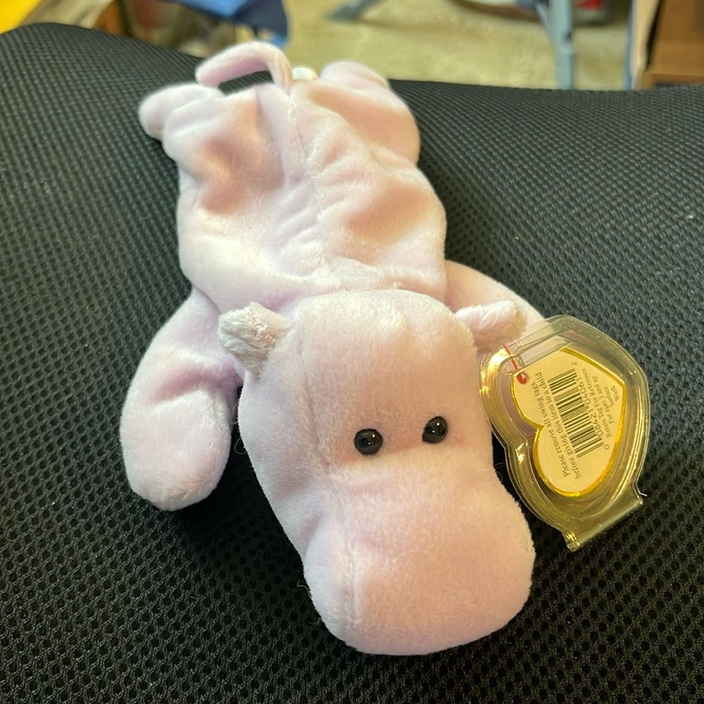 Ty Happy the hippo light lavender color black eyes mint condition happy attitude